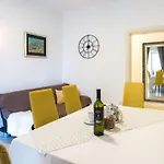 Family Friendly With A Swimming Pool Podstrana, Split - 15040 Apartment Podstrana
