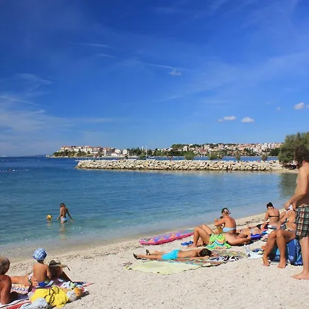 Appartement Family Friendly With A Swimming Pool Podstrana, Split - 15040