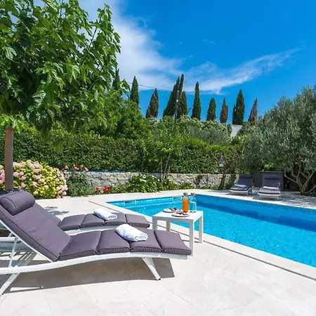 Apartment Family Friendly With A Swimming Pool Podstrana, Split - 15040