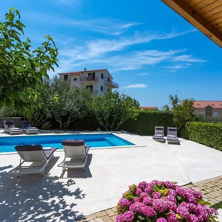 Appartement Family Friendly With A Swimming Pool Podstrana, Split - 15040 Podstrana