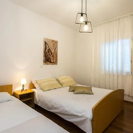 Appartement Family Friendly With A Swimming Pool Podstrana, Split - 15040 Podstrana