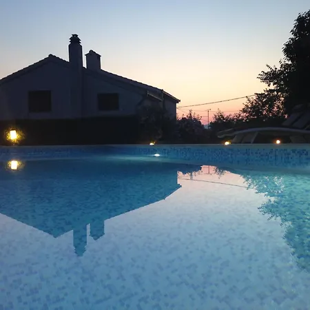 Family Friendly With A Swimming Pool Podstrana, Split - 15040 Apartment