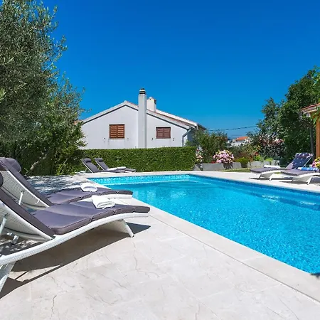 Apartment Family Friendly With A Swimming Pool Podstrana, Split - 15040